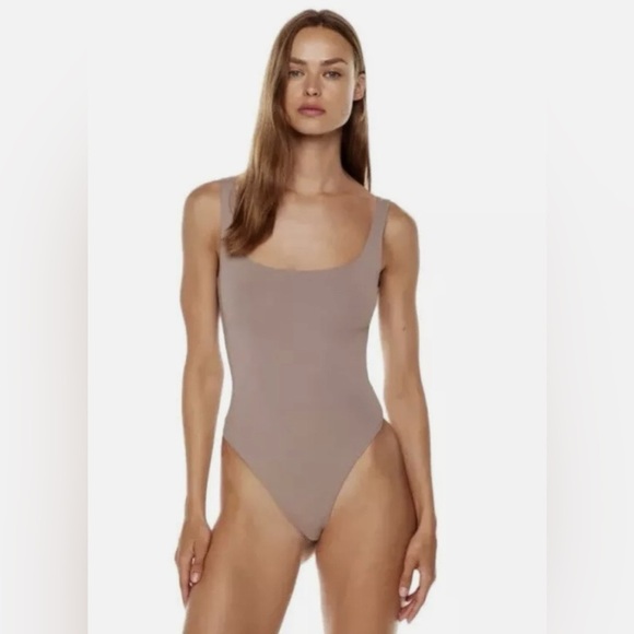 Babaton Contour Taupe Bodysuit - Picture 1 of 5